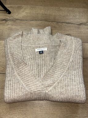 American Eagle Outfitters Beige Cream Ribbed V-Neck Sweater